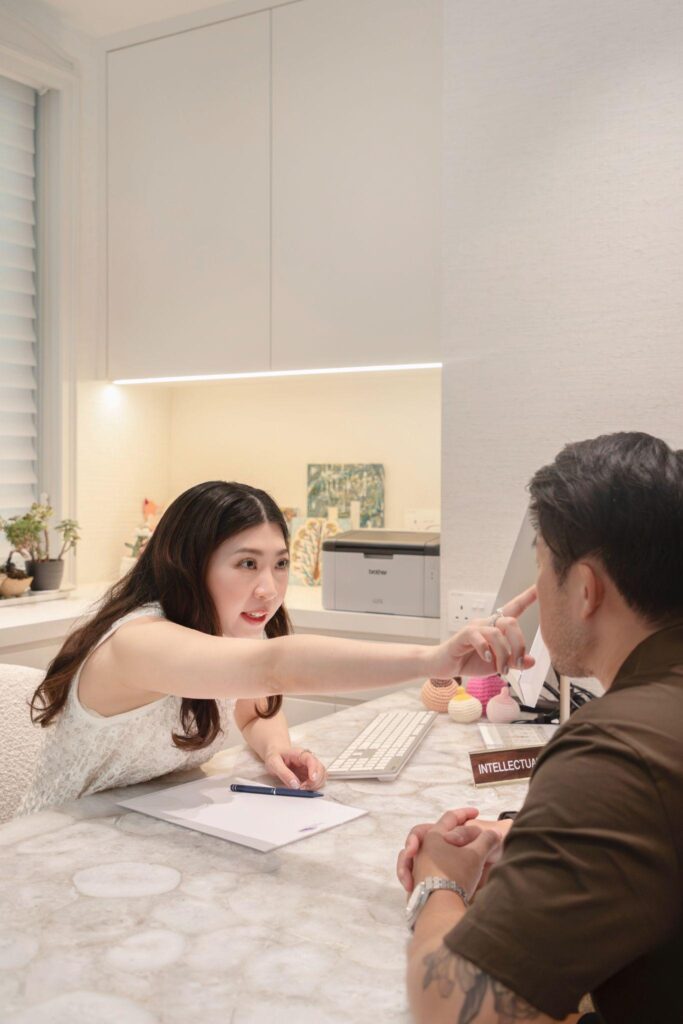 male patient consulting with dr lee hanjing